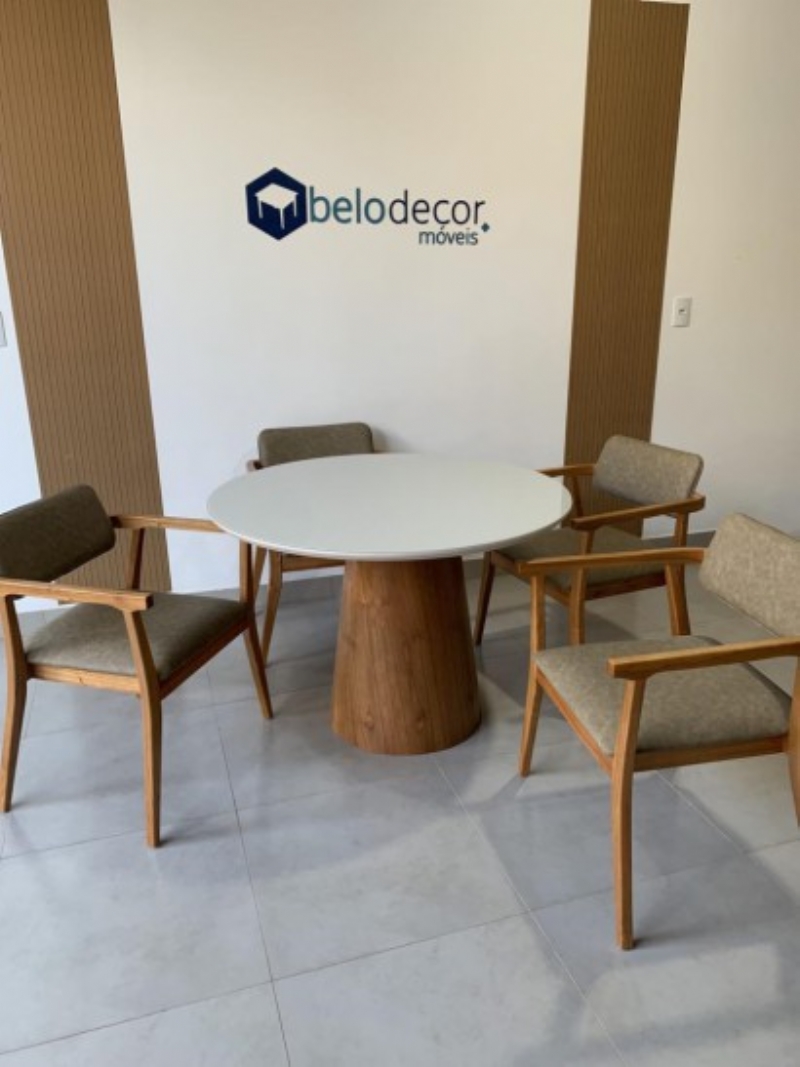 Mesa Madri com quatro cadeiras Giovana - Tampo de Vidro
