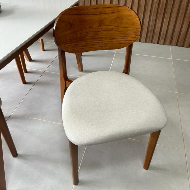 Mesa Amsterd com quatro cadeiras Jade + Aparador Moscou